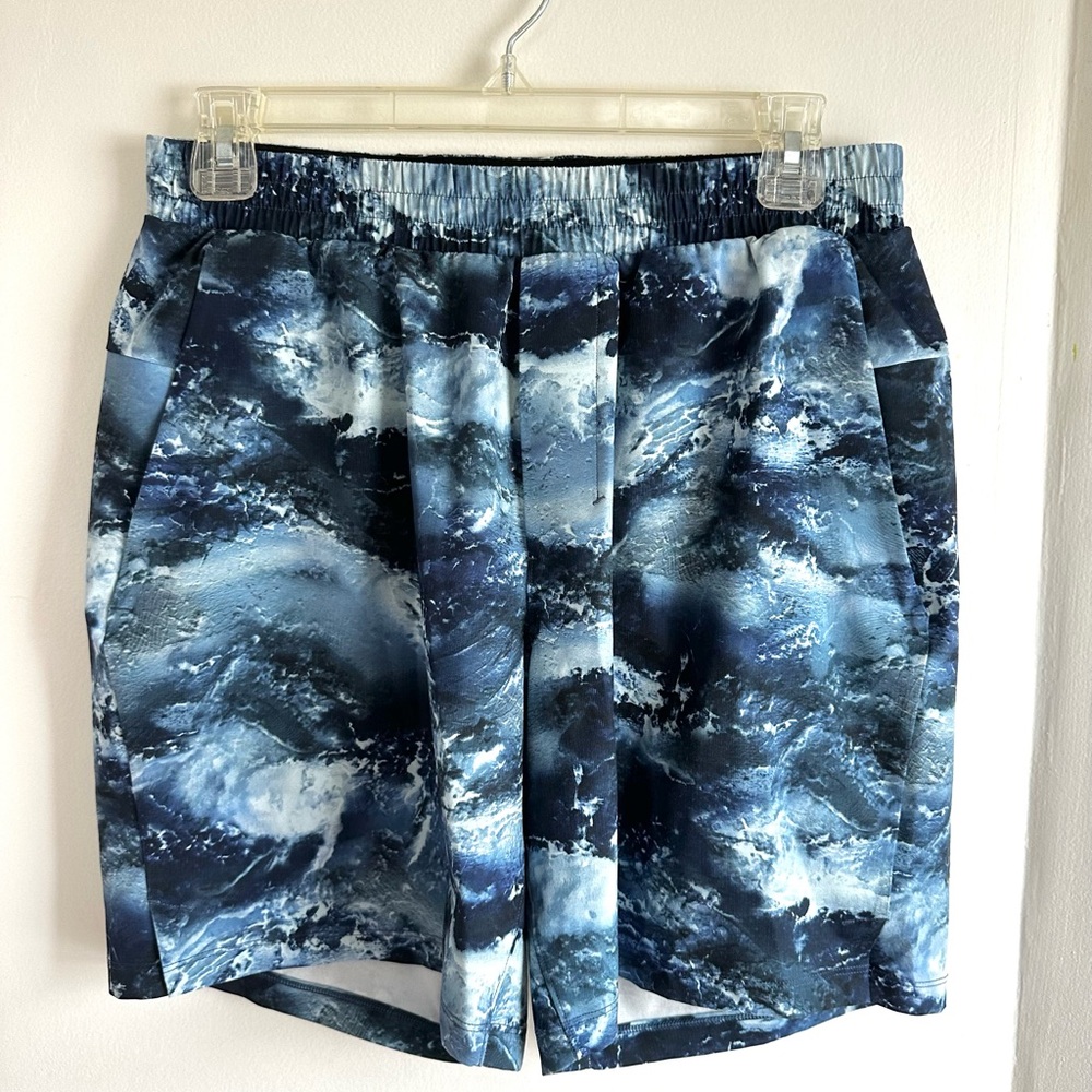 Lululemon Channel Cross Swim Short 7” Blue Ocean Print Men’s Bathing Suit Size M